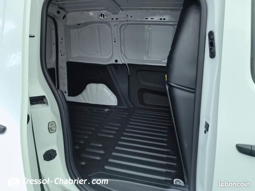 Peugeot Partner FOURGON STANDARD 650 KG BLUEHDI 100 S&S BVM5 ASPHALT (image 25)