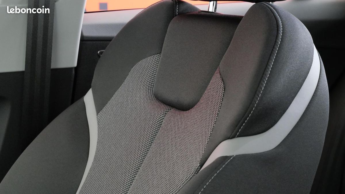 Audi Q2 35 TFSI 150 S tronic 7 Design (image 22)