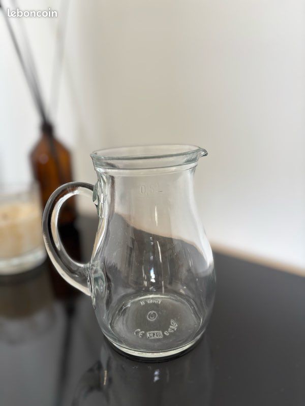 Un pichet en verre 0,5L (image 1)