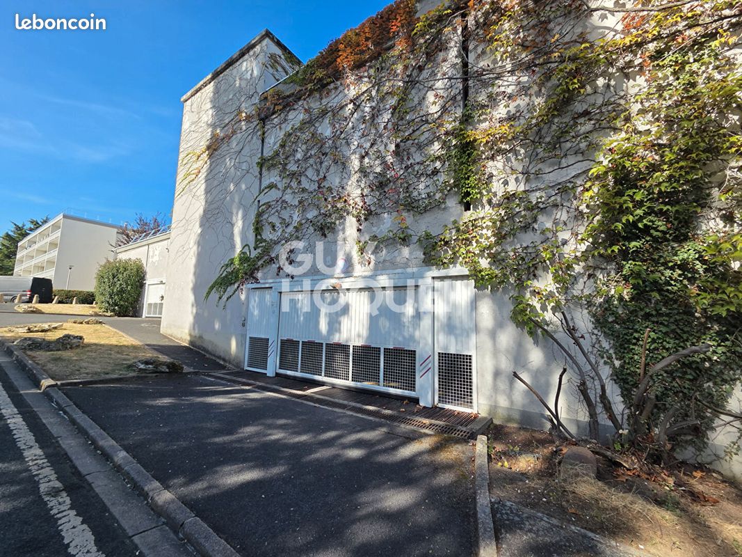 Parking 12 m² · à Évry-Courcouronnes · 12 m² · 10 900 €