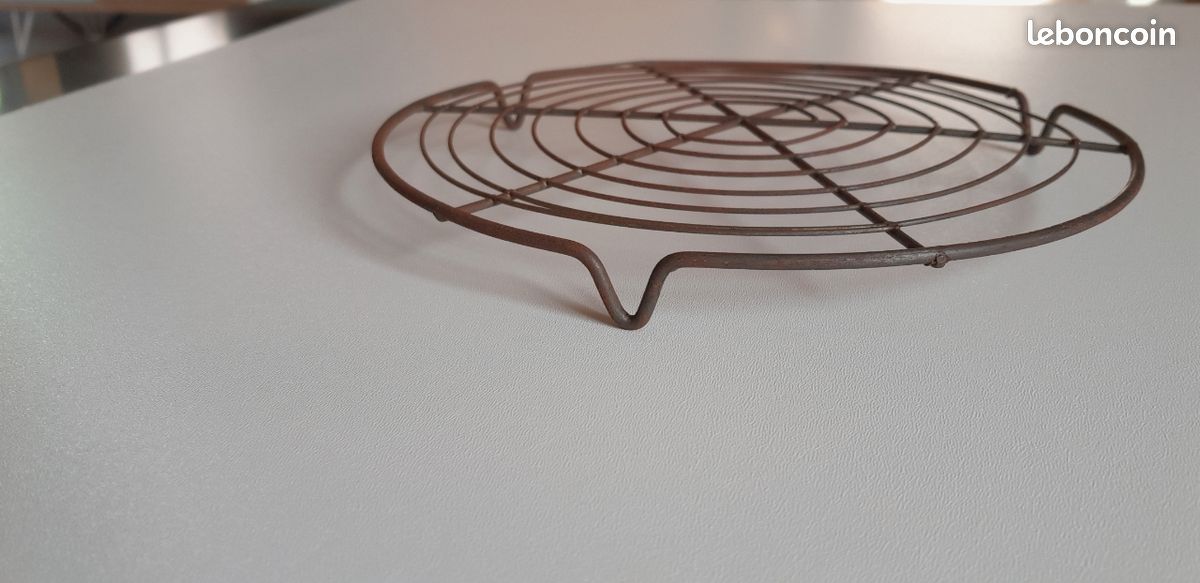 Ancien dessous de plat en fil de fer (image 2)