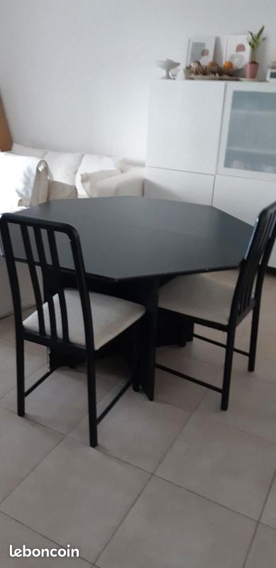 Table et ses 4 chaises assorties (image 2)