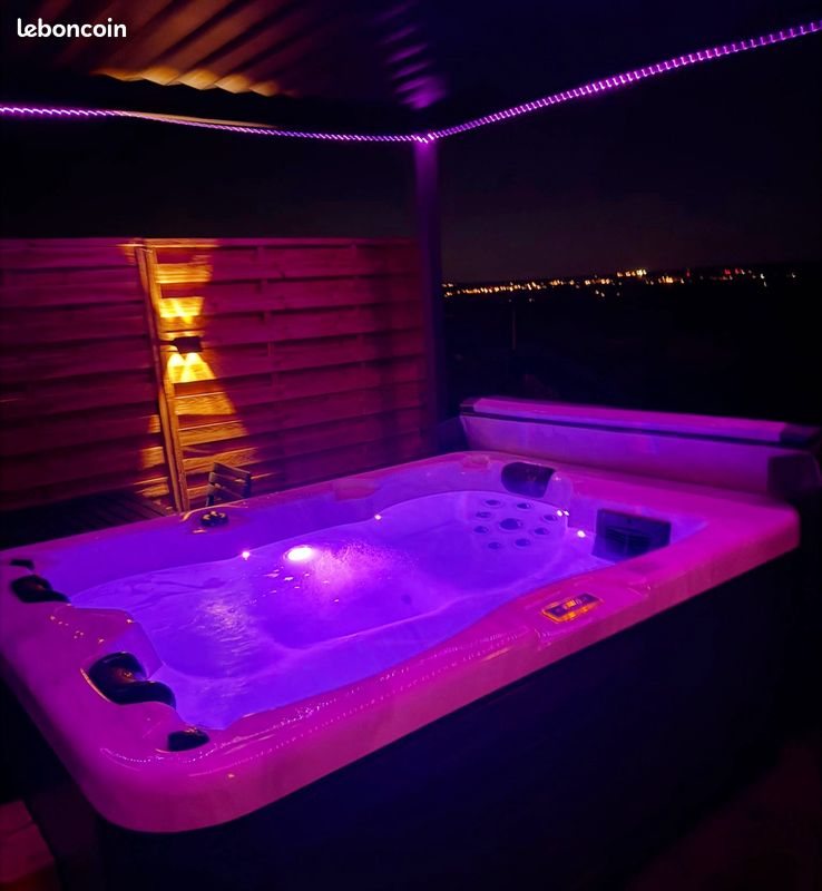 Studio avec spa privatif et accès piscine (image 2)