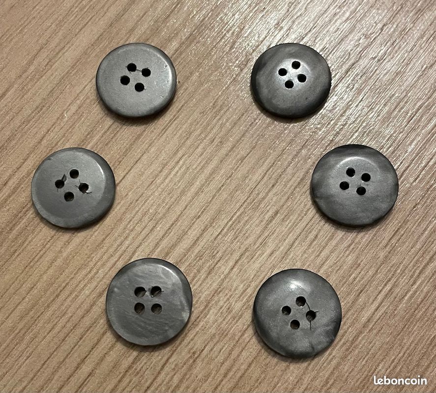 Lot De 6 Boutons Vintage Noirs Mats à 4 Trous – 2,2 Cm De Haut, Occasion, Ref 3469