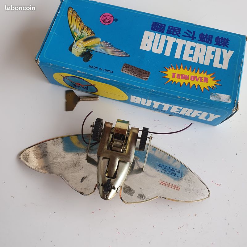 Jouet ancien celluloïd chat chasse papillon marque MT, Japon