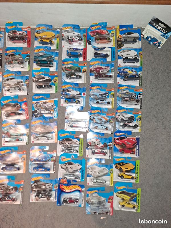 Lot de voitures hotwheels, état neuf, sous blister (image 6)