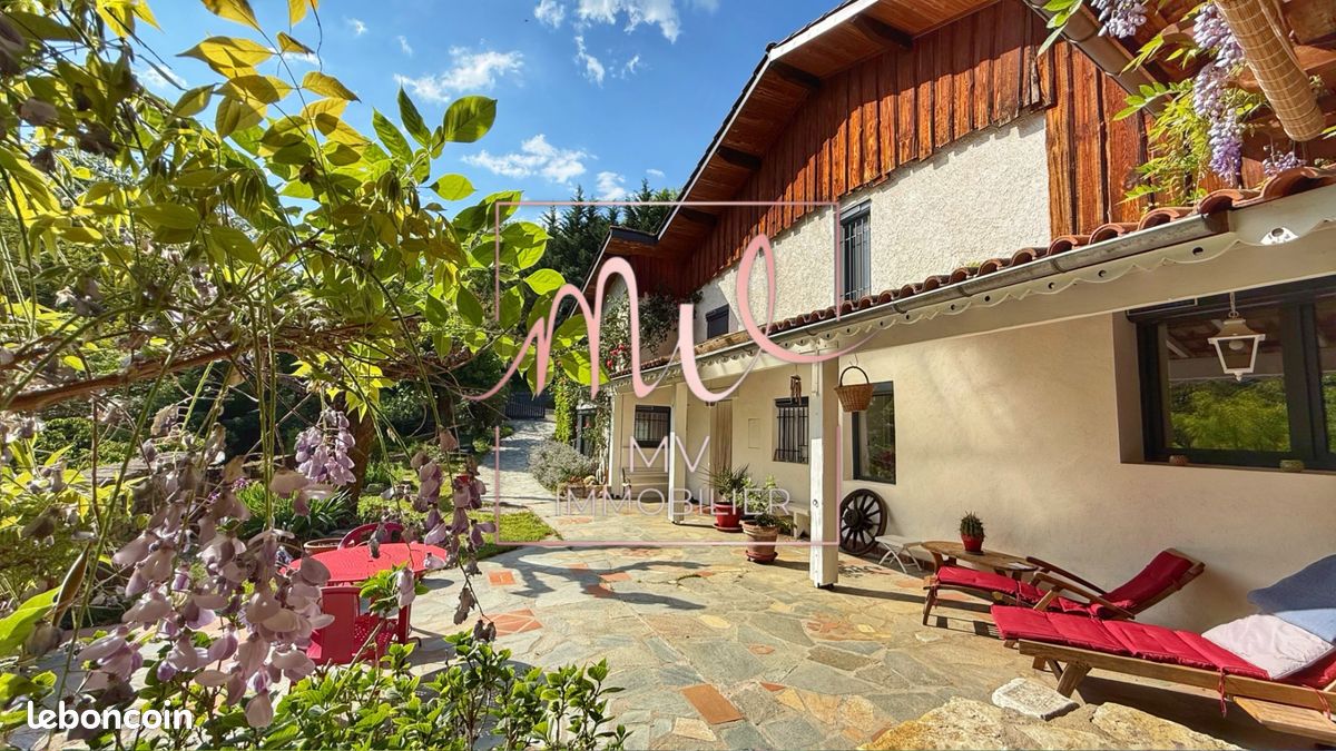 Maison 5 pièces 220 m² · à Tullins · 220 m² · 489 000 €
