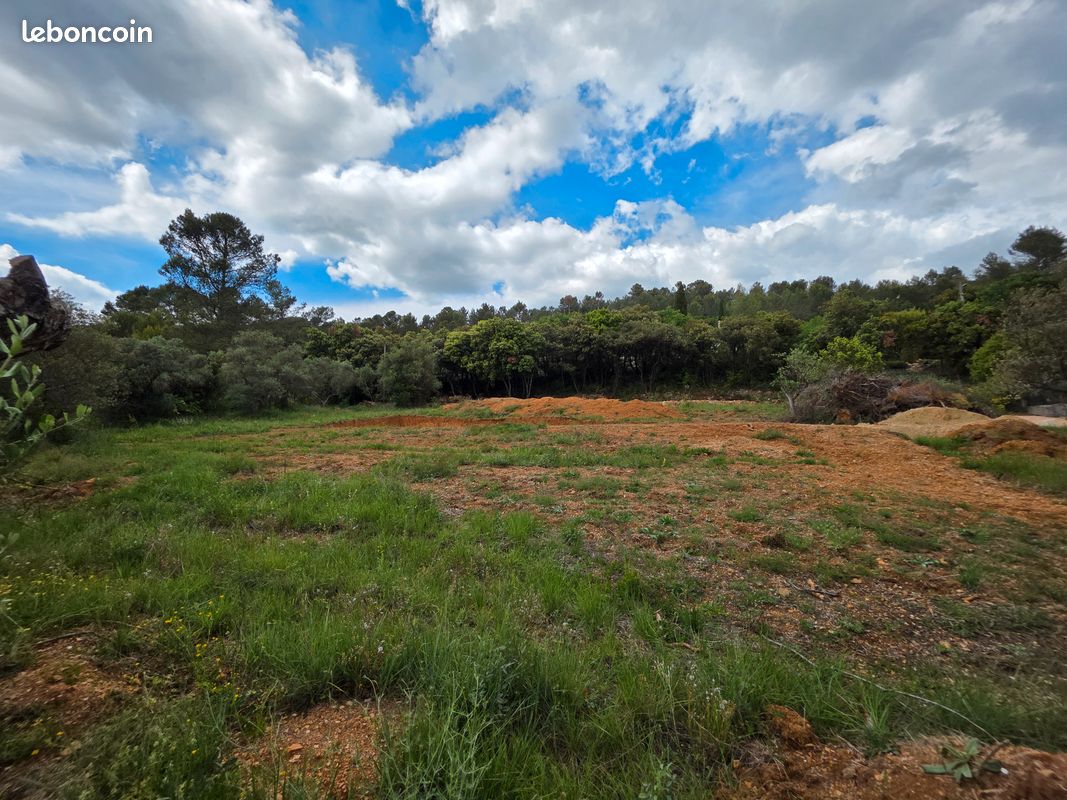 Terrains au calme et vue dégagée · à Camps-la-Source · 165 000 €