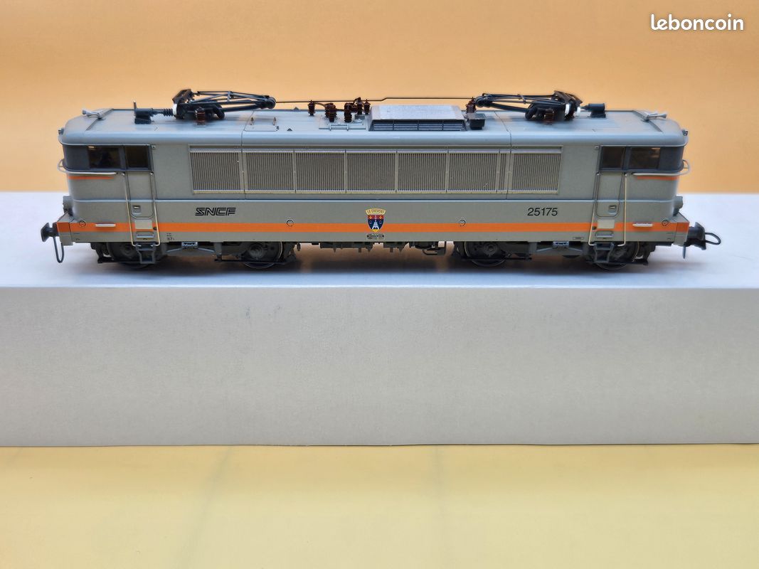 ROCO . Locomotive électrique BB-25175 .Livrée béton SNCF REF