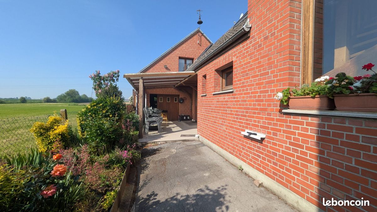 Maison 8 pièces 215 m² · à Mérignies · 215 m² · 575 000 €