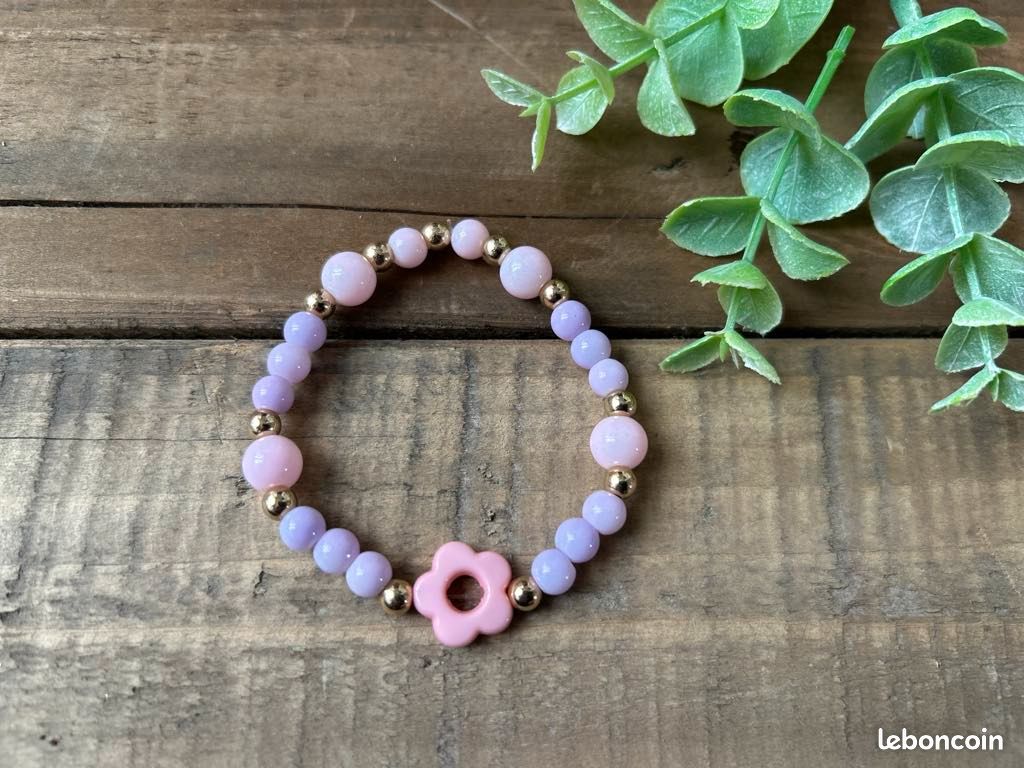 Bracelet en perles de verre et sa fleur (rose et mauve) (image 1)