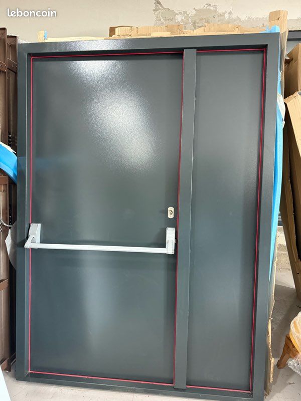 Porte de service acier 150x207 (image 2)