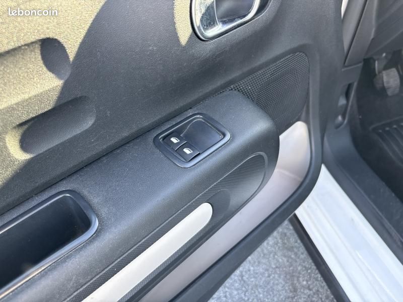 Citroen C3 1.2 PureTech 83ch S&S Feel 122-123g (image 10)