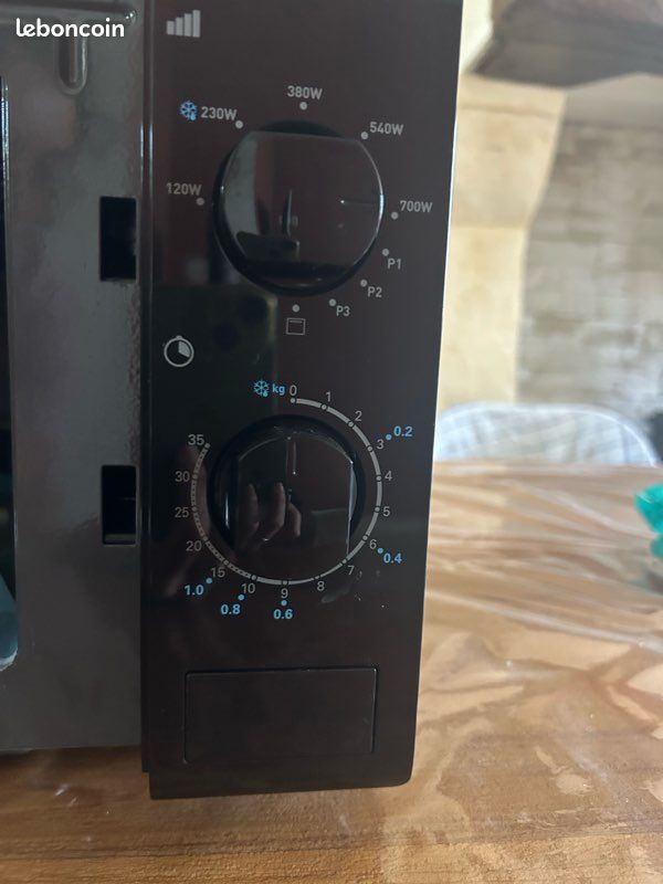 Micro-ondes Grill VALBERG MWO 20 GM K343C – Très bon état – Peu servi (image 6)