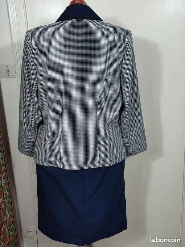 Veste NEUVE à petits carreaux blancs et col noir en taille 44 (image 3)