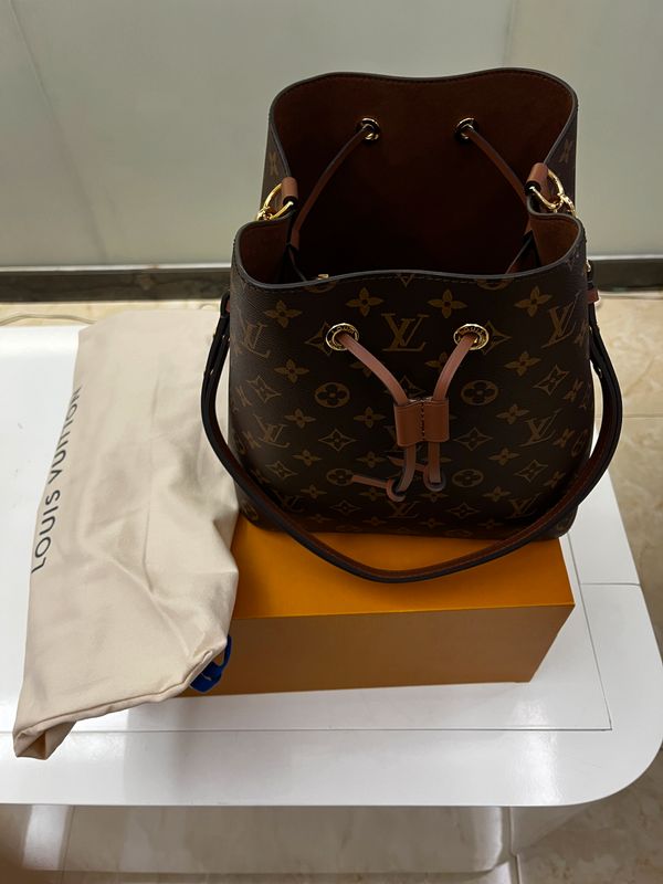 Louis+Vuitton+N%C3%A9oNo%C3%A9+Bucket+%26+Drawstring+Bag+MM+