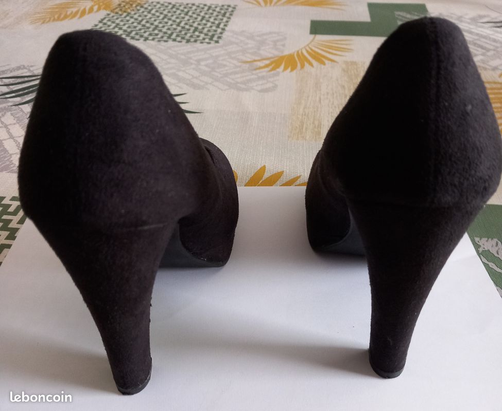 Escarpins Noirs Jennyfer - Taille 37 - Cuir Daim - Talons Hauts - Occasion - Parfaits Pour Soirée