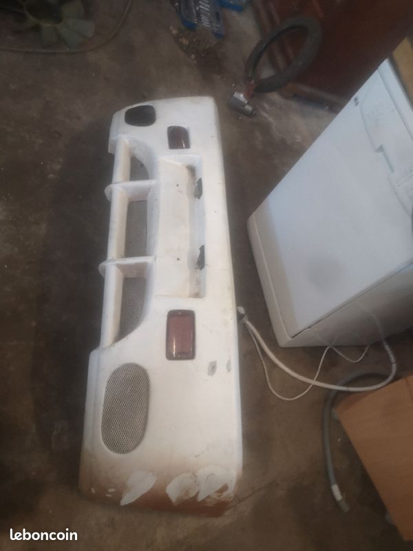 Pare choc arrière 205 Peugeot (image 2)