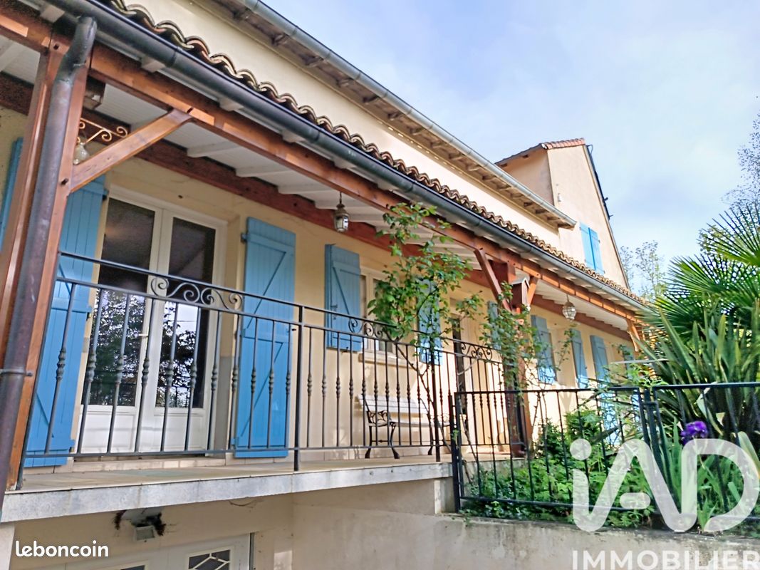 Maison 8 pièces 240 m²