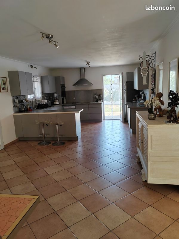 Maison 9 pièces 200 m² · à Vernègues · 200 m² · 420 000 €