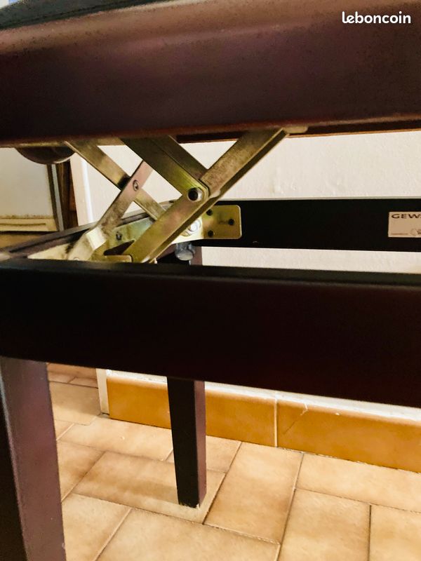 Banc De Piano Augustine GEWA Deluxe - Acajou Brillant - Hauteur Réglable - Bois Massif