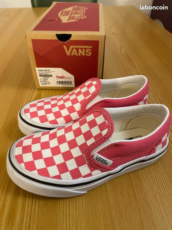 Chaussure slip on Vans rose et blanche Chaussures