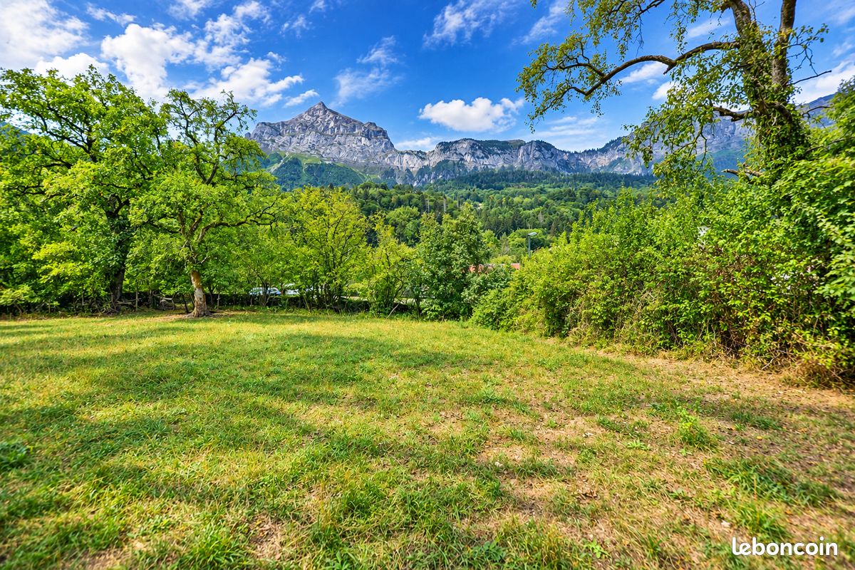 Terrain 1129 m² · à Magland · 1 129 m² · 159 500 €