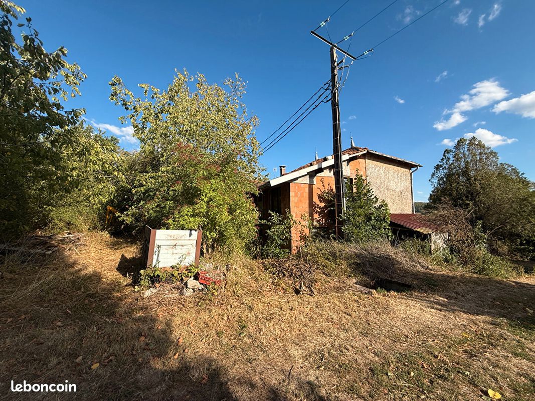 Maison 4 pièces 100 m² · à Favières · 100 m² · 37 000 €