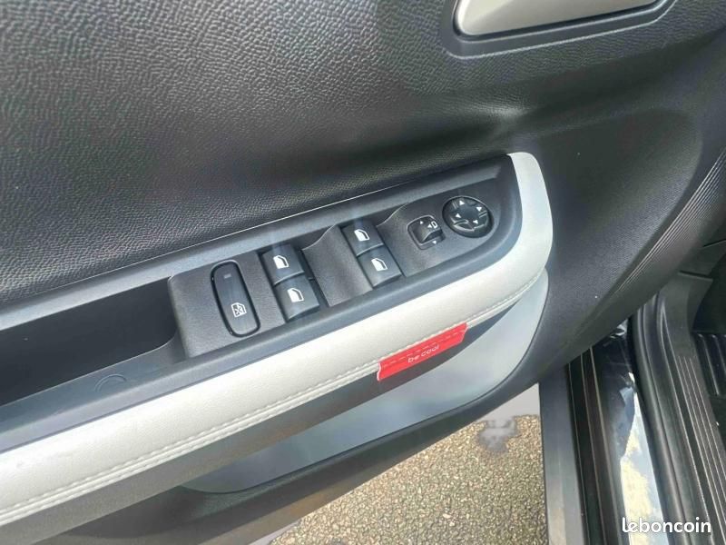Citroen C3 1.2 Turbo 100ch MAX / NAVIGATION + CAR PLAY + CAMERA (image 15)