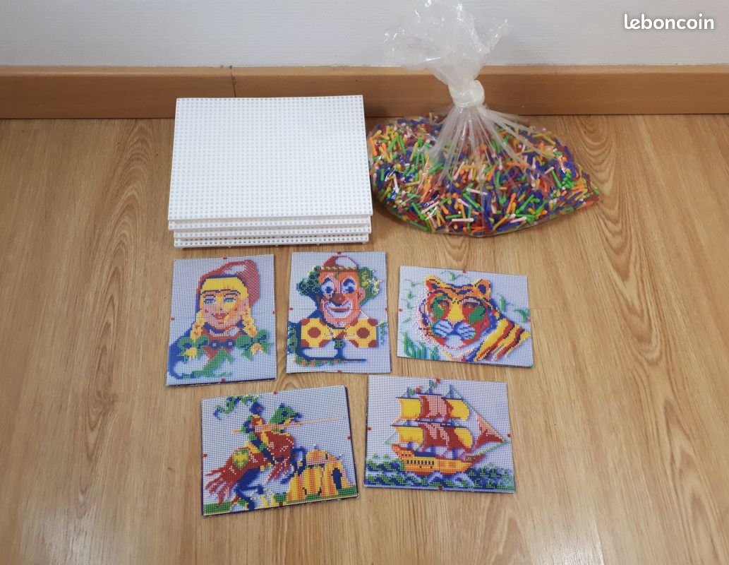 Jeu de mosaique puzzle 4 grilles avec picots 5 modèles (image 1)