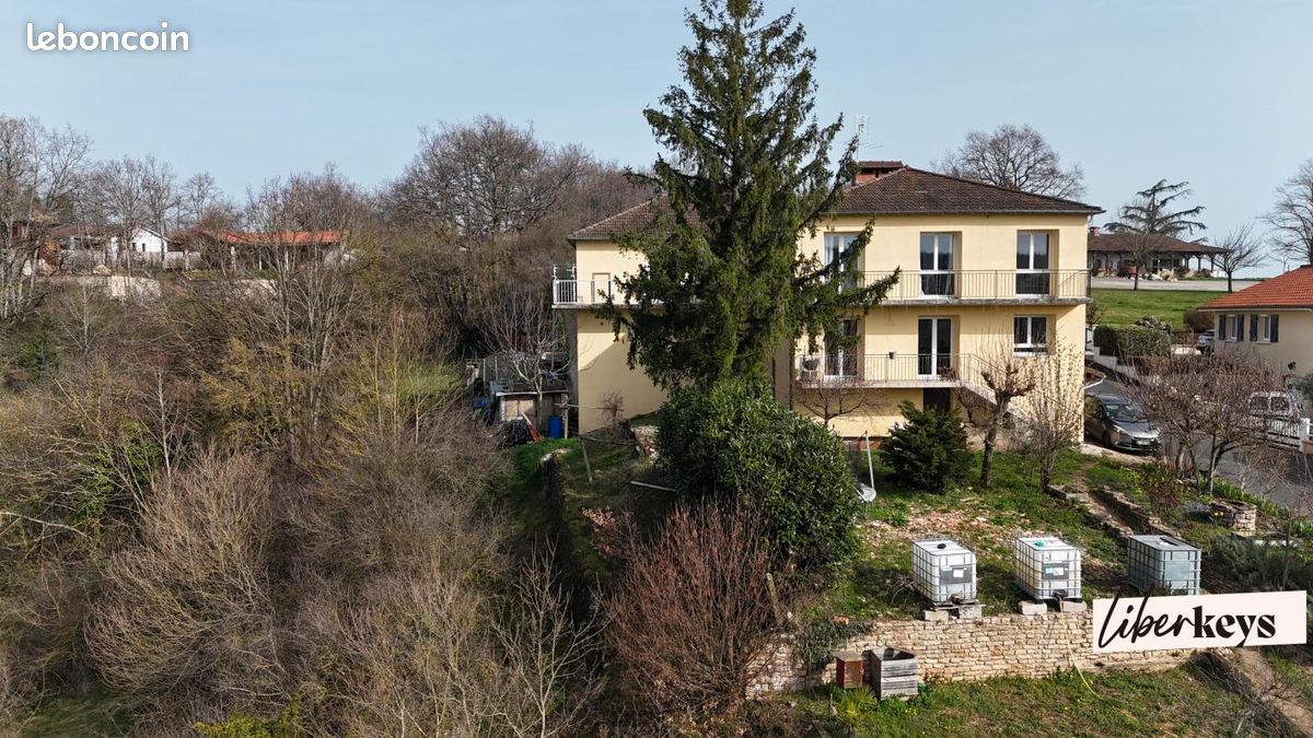 Maison 8 pièces 280 m² · à Lugny · 280 m² · 230 000 €