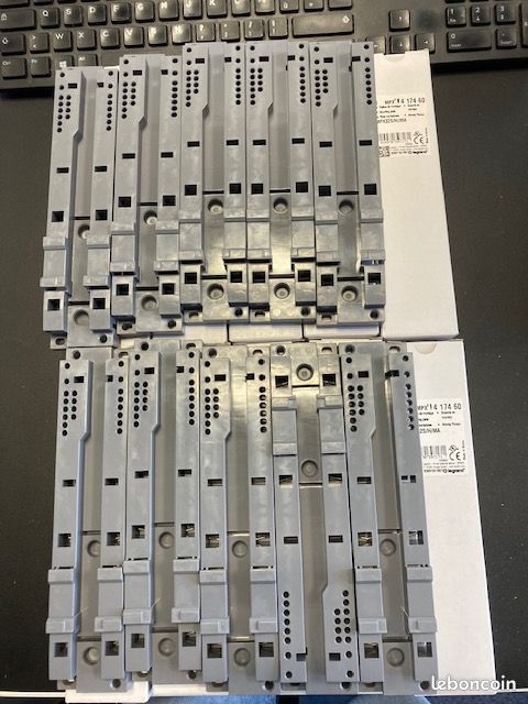 Embase de fixation pour solidariser un disjoncteur moteur MPX³32 et un contacteur CTX Legrand 417460 (image 1)