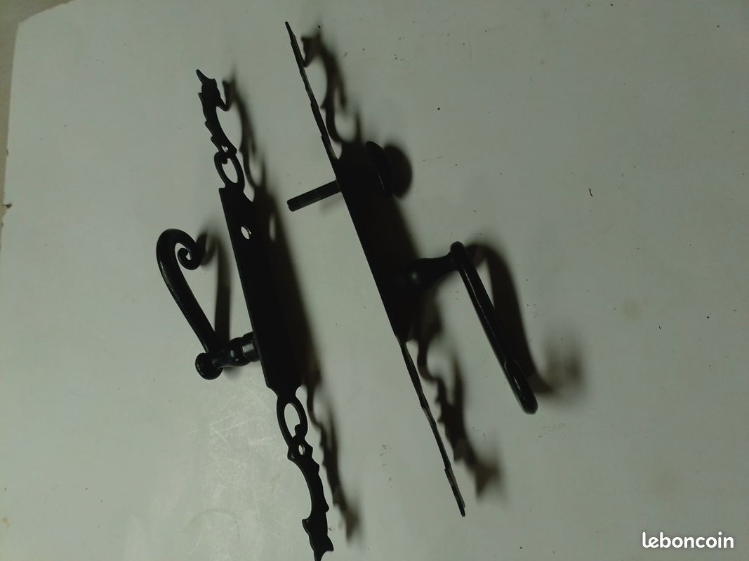 Poignée de porte en métal (image 3)