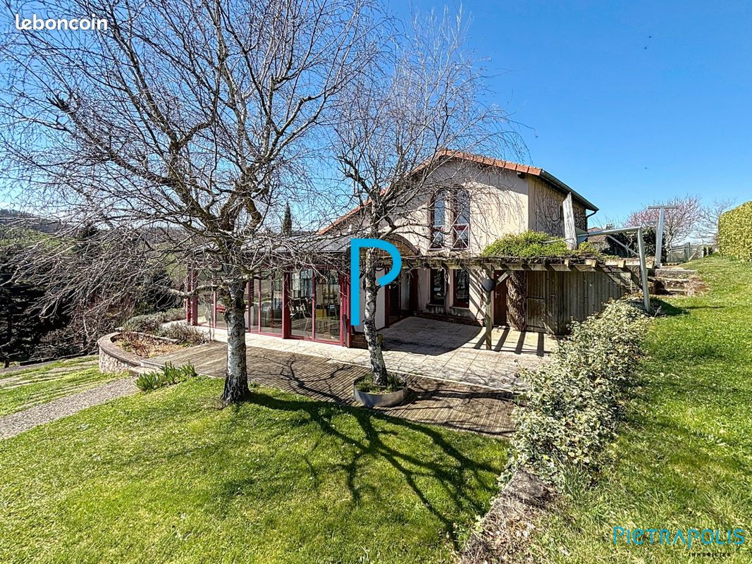 Maison 9 pièces 232 m² · à Saint-Victor-sur-Rhins · 232 m² · 410 000 €