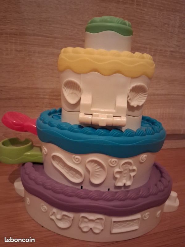 Play Doh Méga Pâtissier gâteau anniversaire (image 5)