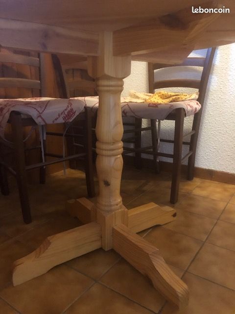 Table ronde en pin style Chalet 90cm (image 3)