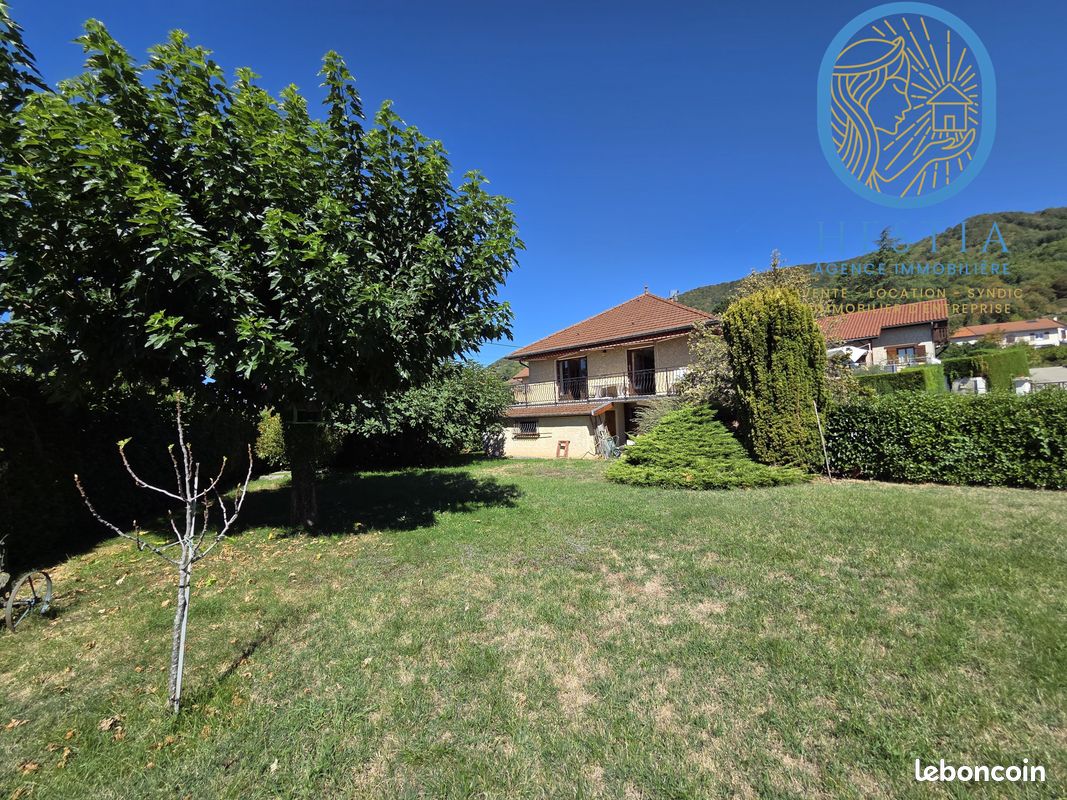 Maison 6 pièces 179 m² · à La Murette · 179 m² · 319 000 €