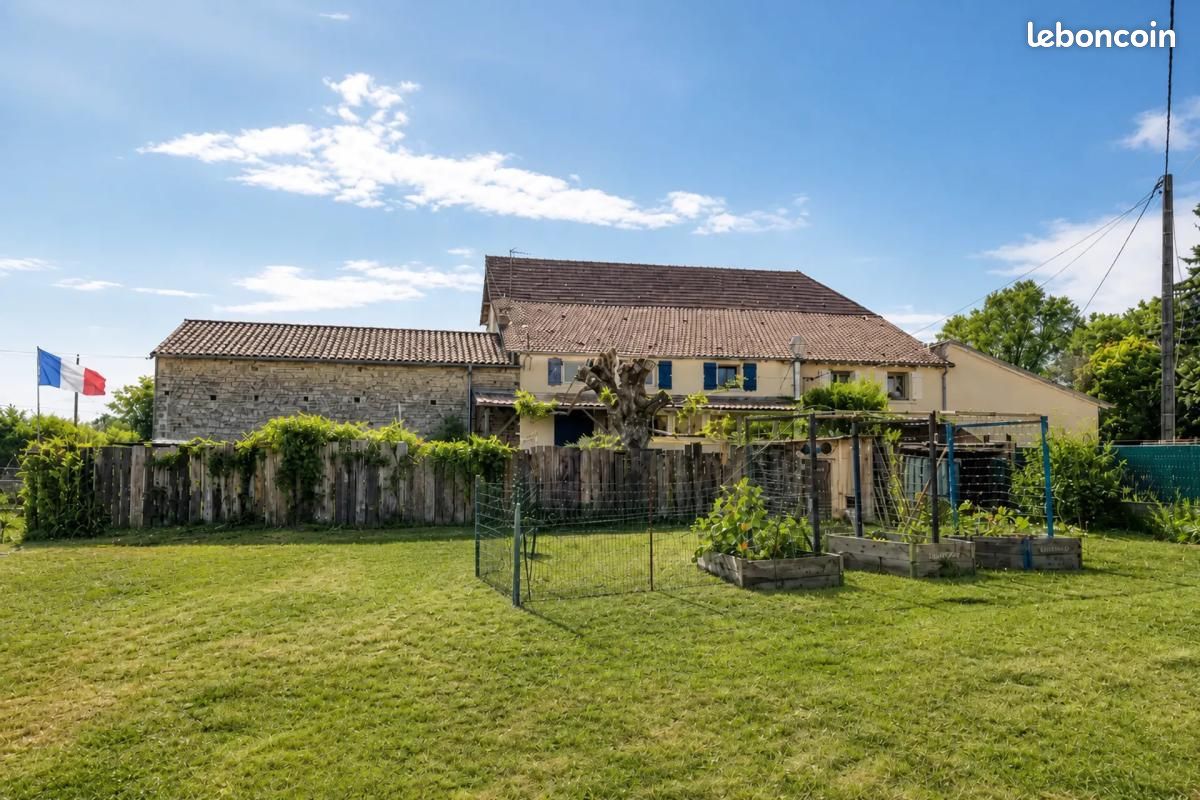 Maison 7 pièces 267 m² · à Uchizy · 267 m² · 240 000 €