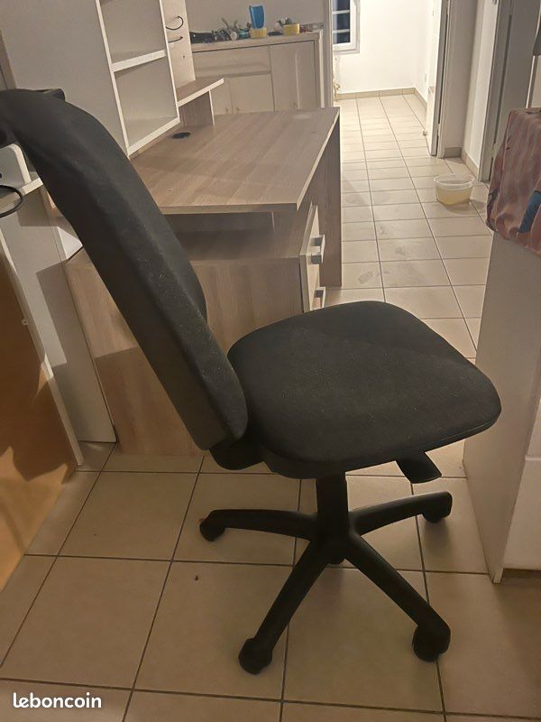 URGENT Bureau fourni avec la chaise (image 4)