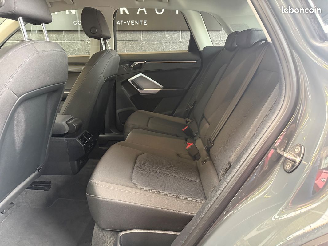 AUDI Q3 35 TFSI 150 ch S tronic 7 Business line (image 18)