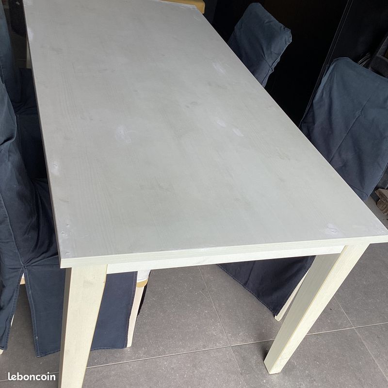 Ensemble table + chaises (image 1)