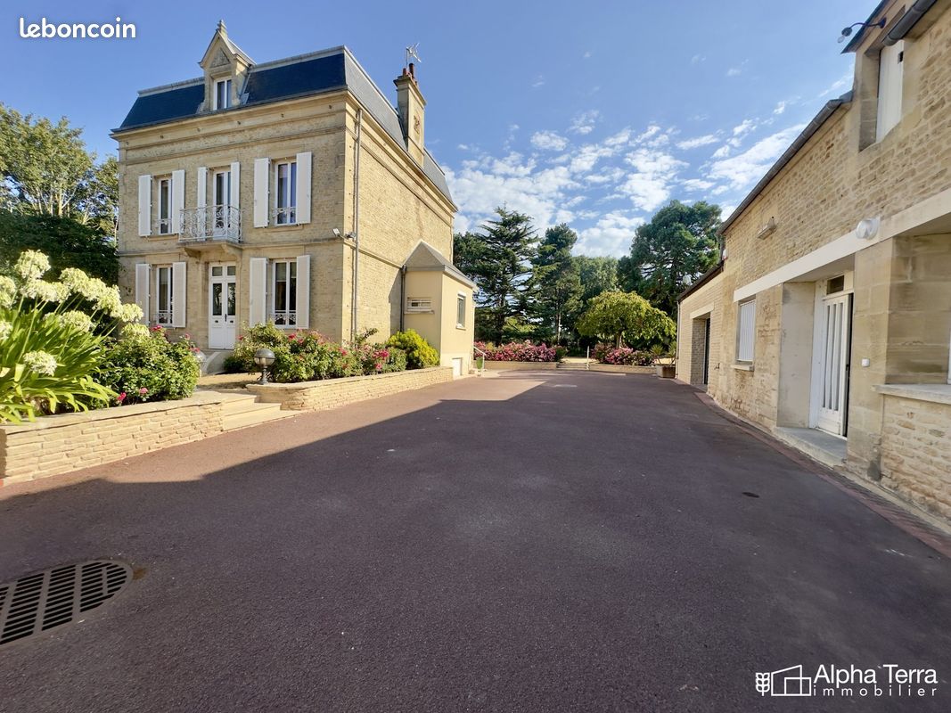 Maison 10 pièces 217 m² · à Douvres-la-Délivrande · 217 m² · 934 500 €