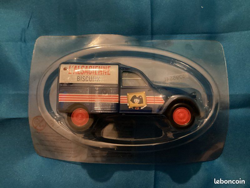 Lot De 2 Miniatures Citroën 2CV Norev à L'échelle 1:43 - Modèles D'occasion Pour Collectionneurs
