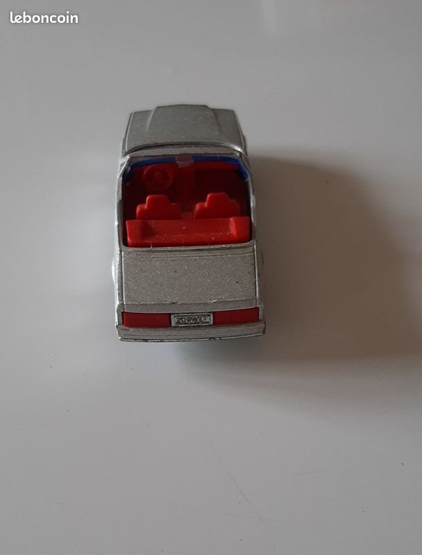 Cadillac Allante Décapotable Rose – Majorette 1/59 – Miniature Métal – Occasion
