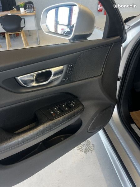 Volvo V60 D3 150CH ADBLUE MOMENTUM GEARTRONIC (image 11)
