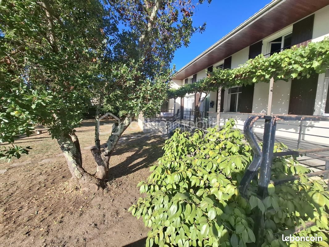 Maison 11 pièces 237 m² · à Castillon-la-Bataille · 237 m² · 315 000 €