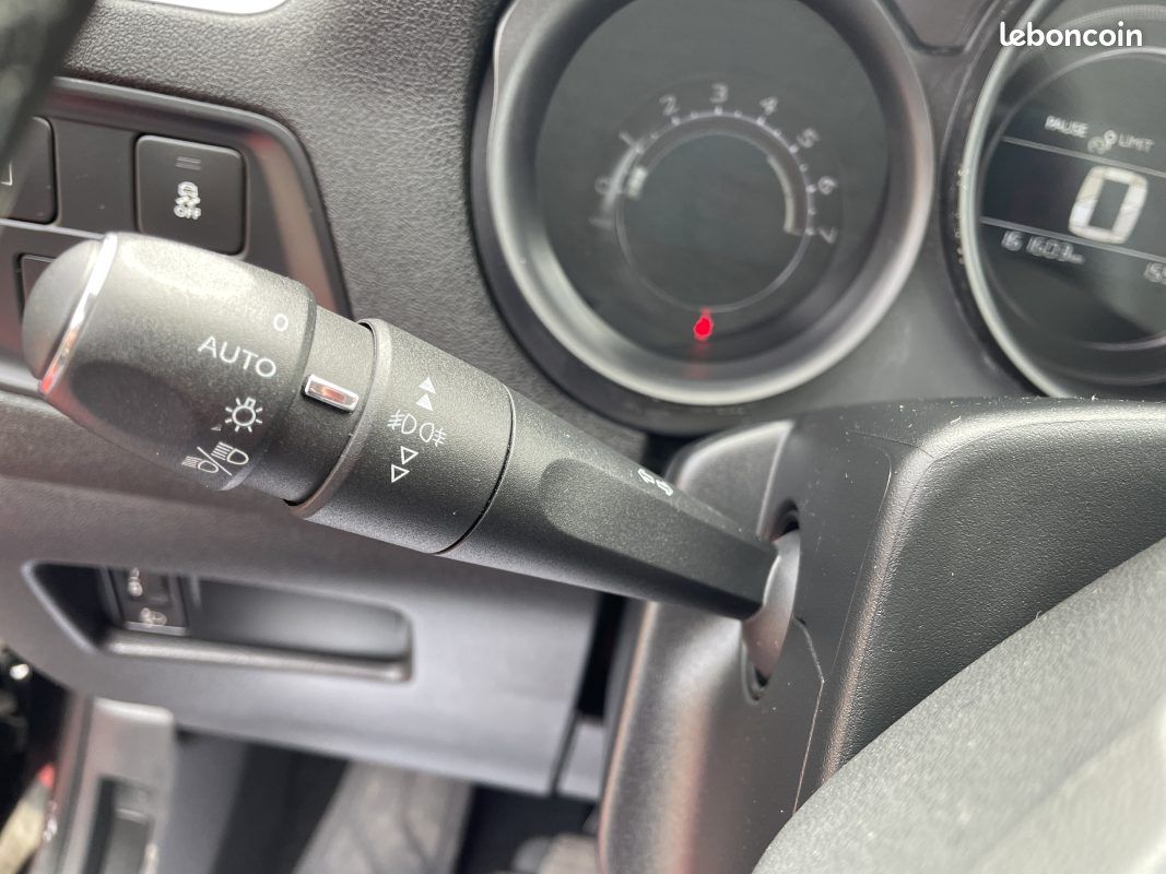 Citroen c4 1.6 blue hdi 120 exclusive 2015 (image 15)