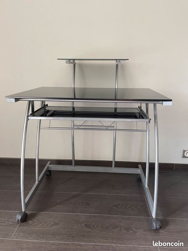 Bureau (image 1)