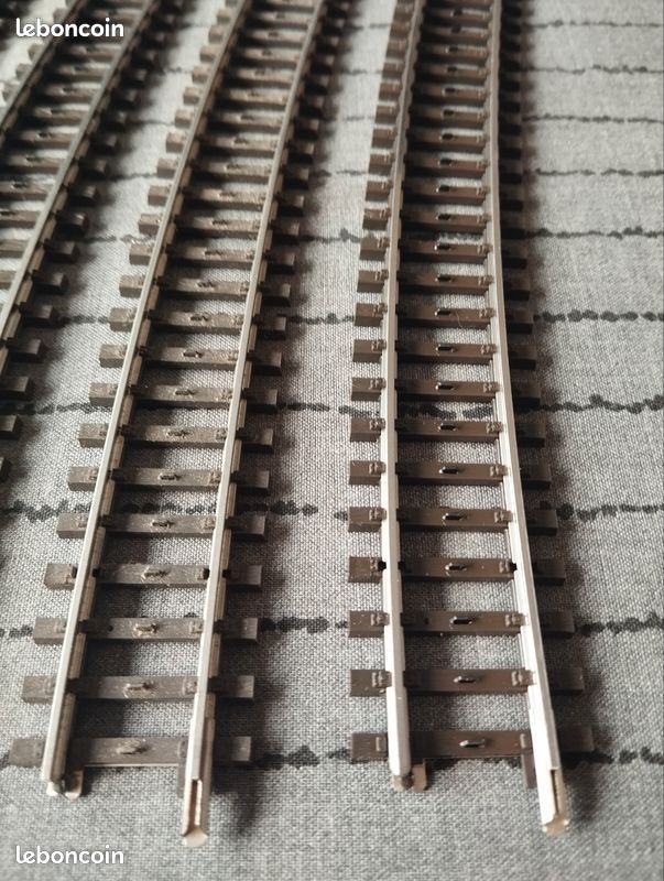 Lot De 10 Rails Courbes Märklin 15° R=553.9 Mm - Voie K échelle HO (1/87) - Occasion Comme Neuf