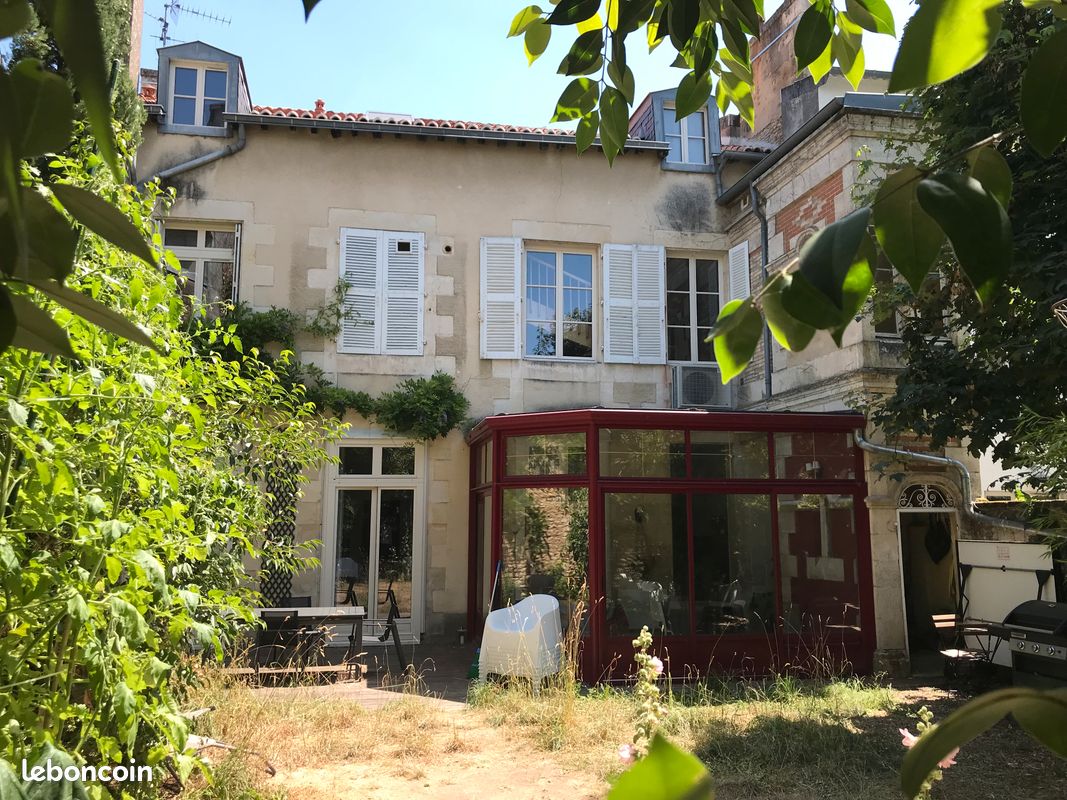 Magnifique maison pour grands groupes, Poitiers centre (image 1)